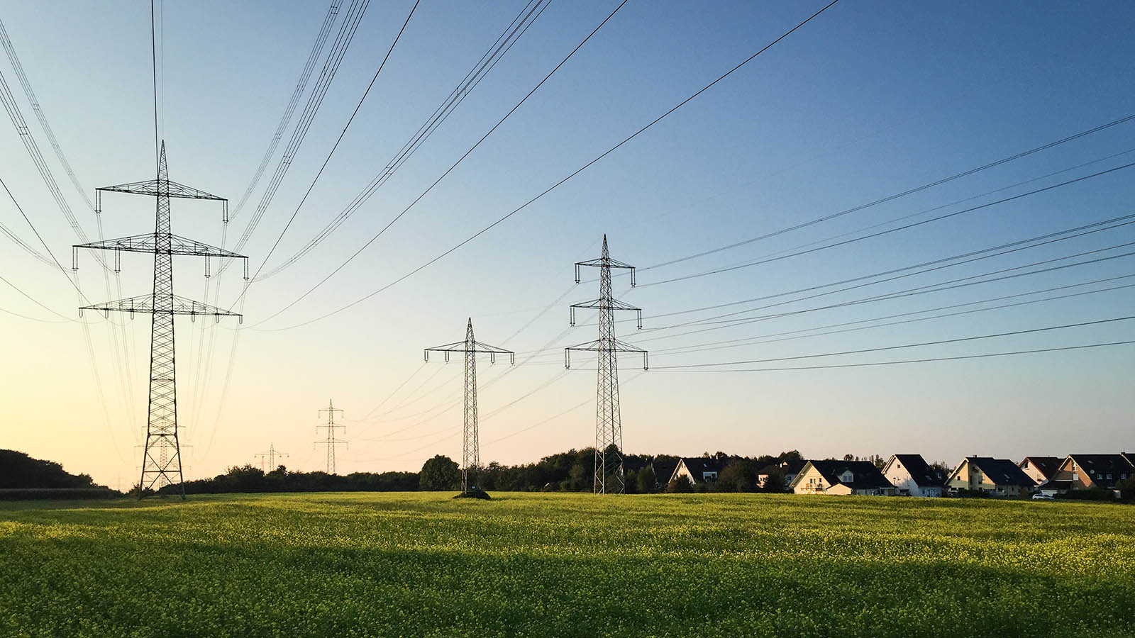Wie man 65 Prozent Erneuerbare Energien bis 2030 in die Stromnetze kriegt Wie man 65 Prozent Erneuerbare Energien bis 2030 in die Stromnetze kriegt